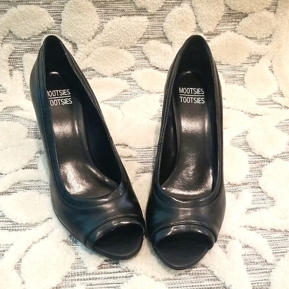 Mootsies Tootsies Shoes - Size 11 Black open toe heel